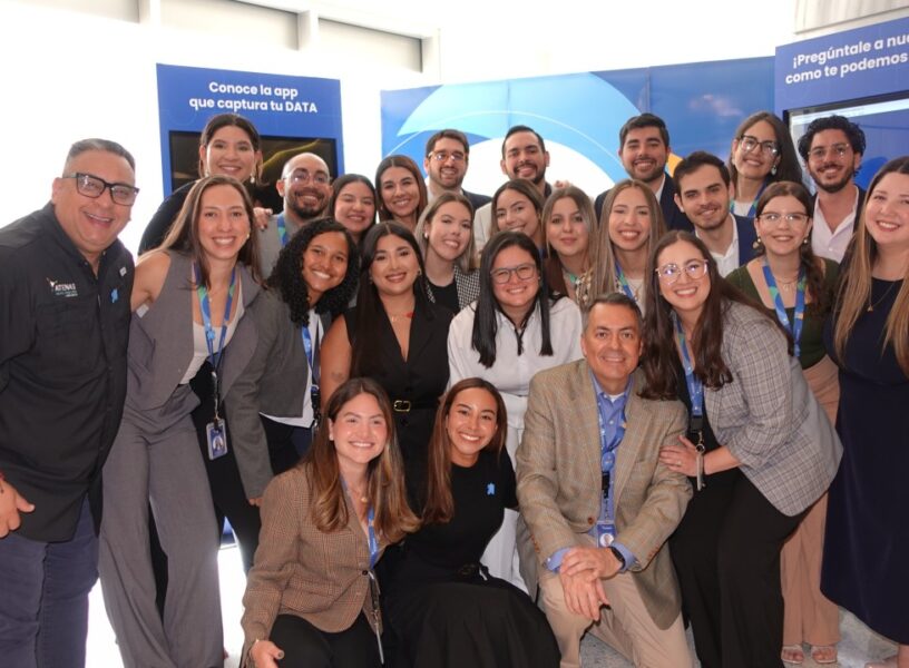 Parte del equipo de Atenas Grupo Consultor en el lanzamiento de Traditional Access Parte del equipo de Atenas Grupo Consultor en el lanzamiento de Traditional Access